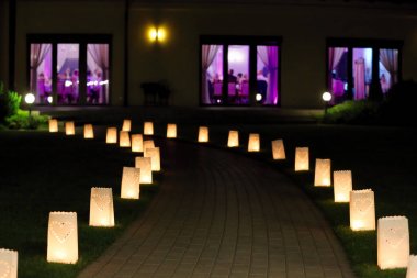 Fener ve gece ışık yolunu Bahçe yürüyüşleri için