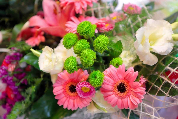 Bouquet of flowers in a basket — Stock Photo, Image