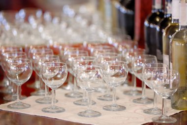 Olay parti ya da düğün için ayarlanan tablo cam