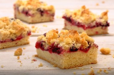 Kirazlı ve parçalı maya hamuru