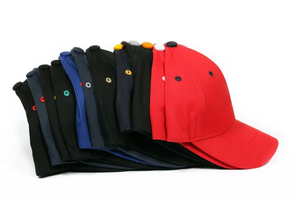 Muchos gorra de béisbol multicolor aislado sobre un fondo blanco —  Fotos de Stock