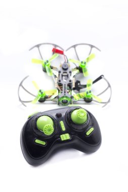 Camara FPV ile mikro drone yarışı