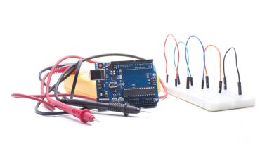 Elektronik projeler oluşturmak için kalkan ve modül