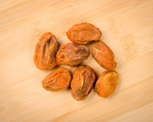 Apricot with stone on wooden cutting board — Stock Photo, Image