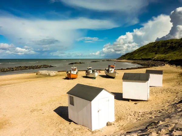 Barche da pesca sulla spiaggia — Foto Stock