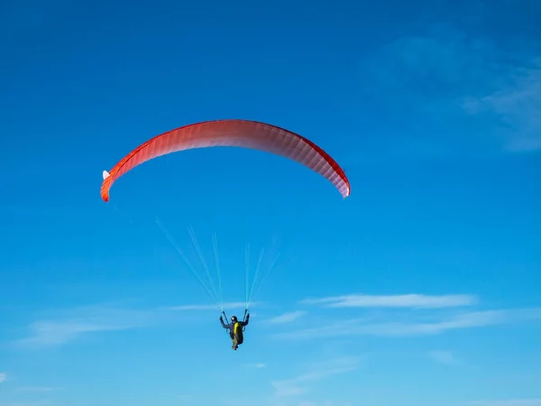 Parapente sur la plage Images De Stock Libres De Droits