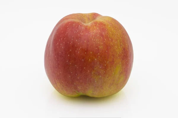 Frischer Apfel isoliert auf weiß — Stockfoto