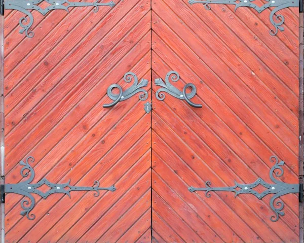 Grunge vieja puerta del granero en tonos rojos — Foto de Stock