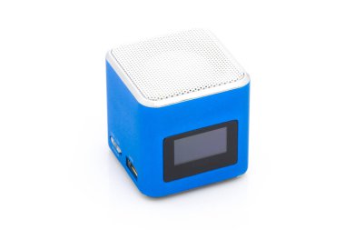 müzikal sütunlar üzerinde beyaz izole