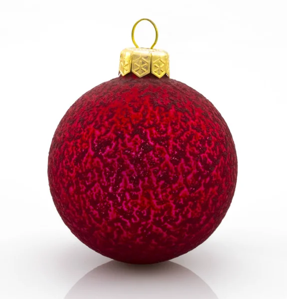 白い背景の上に赤いクリスマスボール ロイヤリティフリーのストック画像