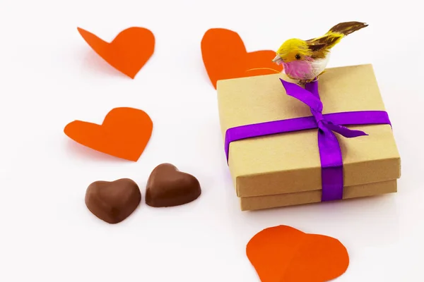 Gift  and candies in shape of heart on white background Valentin — Stock Photo, Image