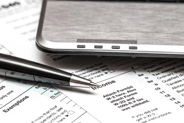 US 1040 tax form with pen — Stock Photo, Image