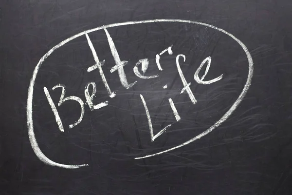 Chalkboard dengan teks: Hidup lebih baik — Stok Foto