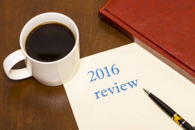2016 kağıda bir fincan yanındaki metni gözden geçirin. 