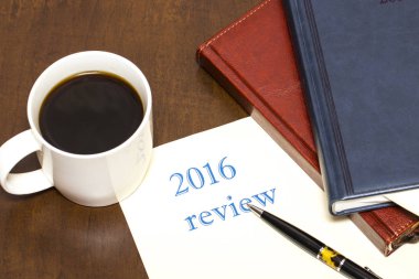 2016 kağıda bir fincan yanındaki metni gözden geçirin. 