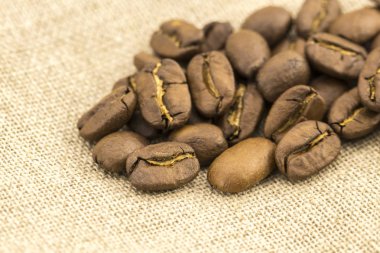 커피 메뉴에 대 한 준비 커피 콩에서 이루어집니다.