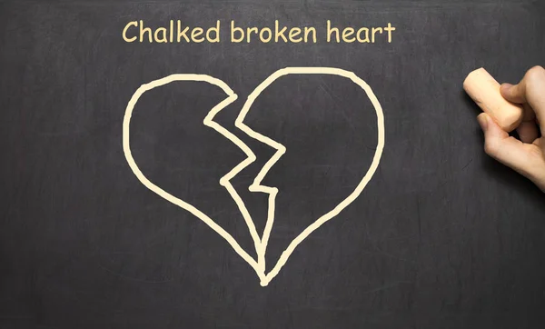 Chalked μια σπασμένη καρδιά. Η επιγραφή στον μαυροπίνακα — Φωτογραφία Αρχείου