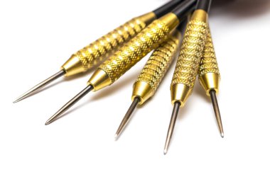 Beyaz arka plan üzerinde izole Dart okları