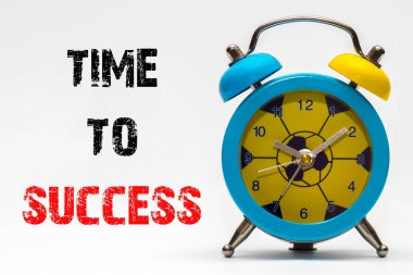 Beyaz bir arka plan başarı için zamanında. Retro çalar saat