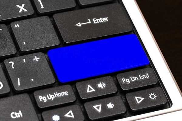 Chiudere il pulsante vuoto sulla tastiera del computer portatile — Foto Stock