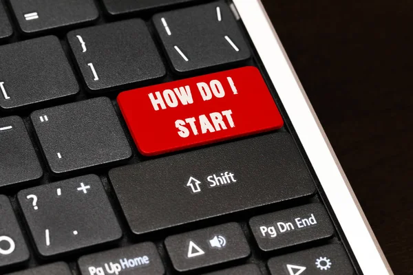 Jak se začít na červené tlačítko Enter na černou klávesnici — Stock fotografie