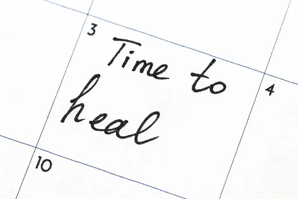 "dags att läka "textskrivning på kalender — Stockfoto