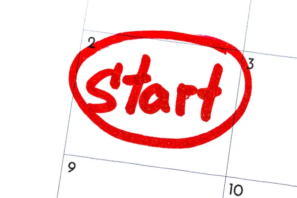 "Start "is de tekst die is geschreven op de kalender met een zwarte marker — Stockfoto