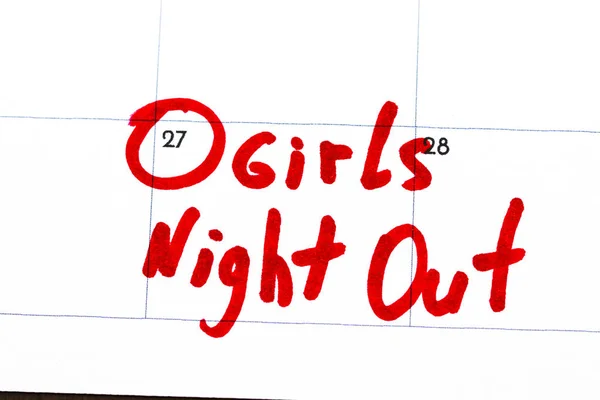 "Girls Night out "is de tekst geschreven op de kalender in Red ma — Stockfoto