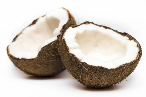 흰색 배경, 근접 촬영에 절반 코코넛 — 스톡 사진