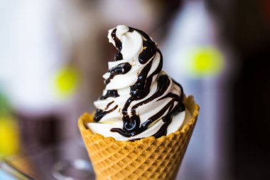 Dondurma waffle Kupası'nda hazırlanması