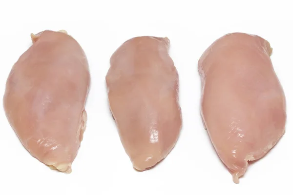 Rå kyckling bröst isolerad på vit bakgrund — Stockfoto