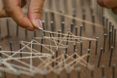 yarım kalmış ahşap tahta çivi, el sanatları Tekstil ile bağladı 