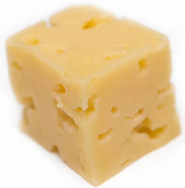 Кубик сиру ізольований на білому тлі — стокове фото