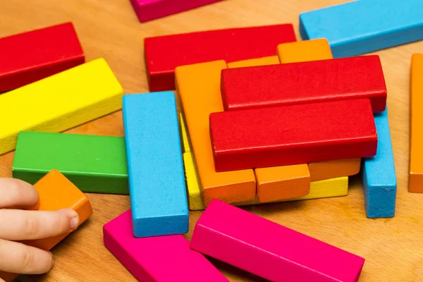 Spridda högen av leksak färgat trä tegel — Stockfoto