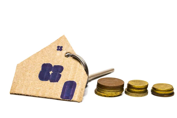 Monedas de pila y modelo de madera de la casa, idea de concepto para guardar y purc — Foto de Stock