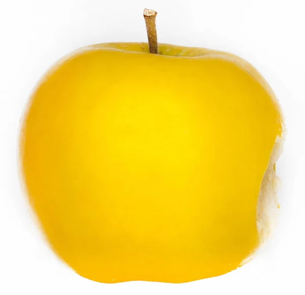 Желтое яблоко со следом укуса на белом фоне — стоковое фото