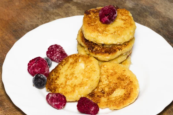 Çilek, Kahvaltı ve öğle yemeği ile süzme peynirli gözleme