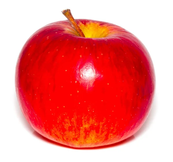 Pomme rouge fraîche isolée sur fond blanc — Photo