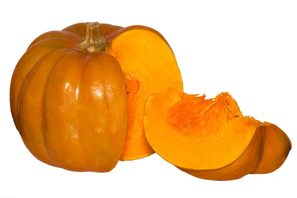 Спелые оранжевые тыквы на белом фоне — стоковое фото