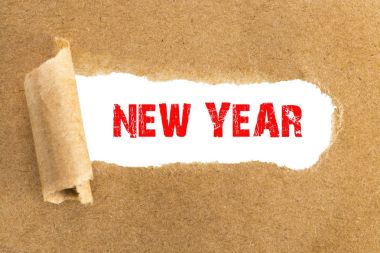 Metin yeni yıl yırtık kahverengi kağıt görünen