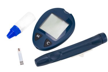 Kan şekeri ölçüm cihazı ile üzerinde beyaz backg izole Şeker Ölçüm Çubuğu Strip