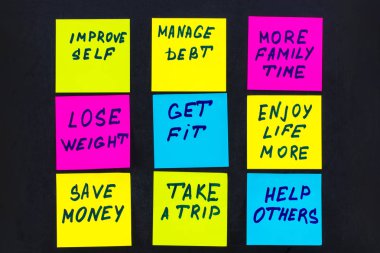 Yeni yıl gol veya kararları - bir siyah renkli yapışkan notlar