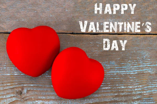 Piros szív-szöveggel: boldog Valentin-napot a fából készült régi fórumon — Stock Fotó