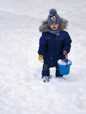 mutlu çocuk kar, iyi kış havası oynuyor