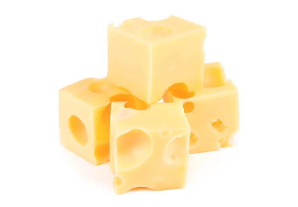 Rebanada de cubo de queso aislado sobre un fondo blanco — Foto de Stock