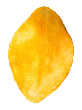 yalıtılmış bir beyaz zemin üzerine patates cipsi yakın çekim