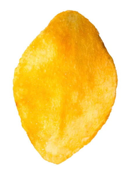 Kartoffelchips in Großaufnahme auf einem isolierten weißen Hintergrund — Stockfoto