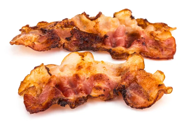 Deux tranches de bacon frais frit isolé sur fond blanc — Photo