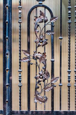  süslü Ferforje elemanları ile dekorasyon kapı, yakın çekim