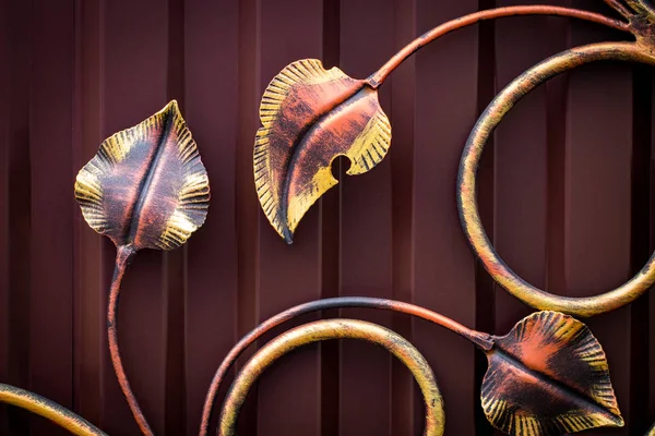 Peças decorativas de portões de metal, elementos de forjamento manual — Fotografia de Stock